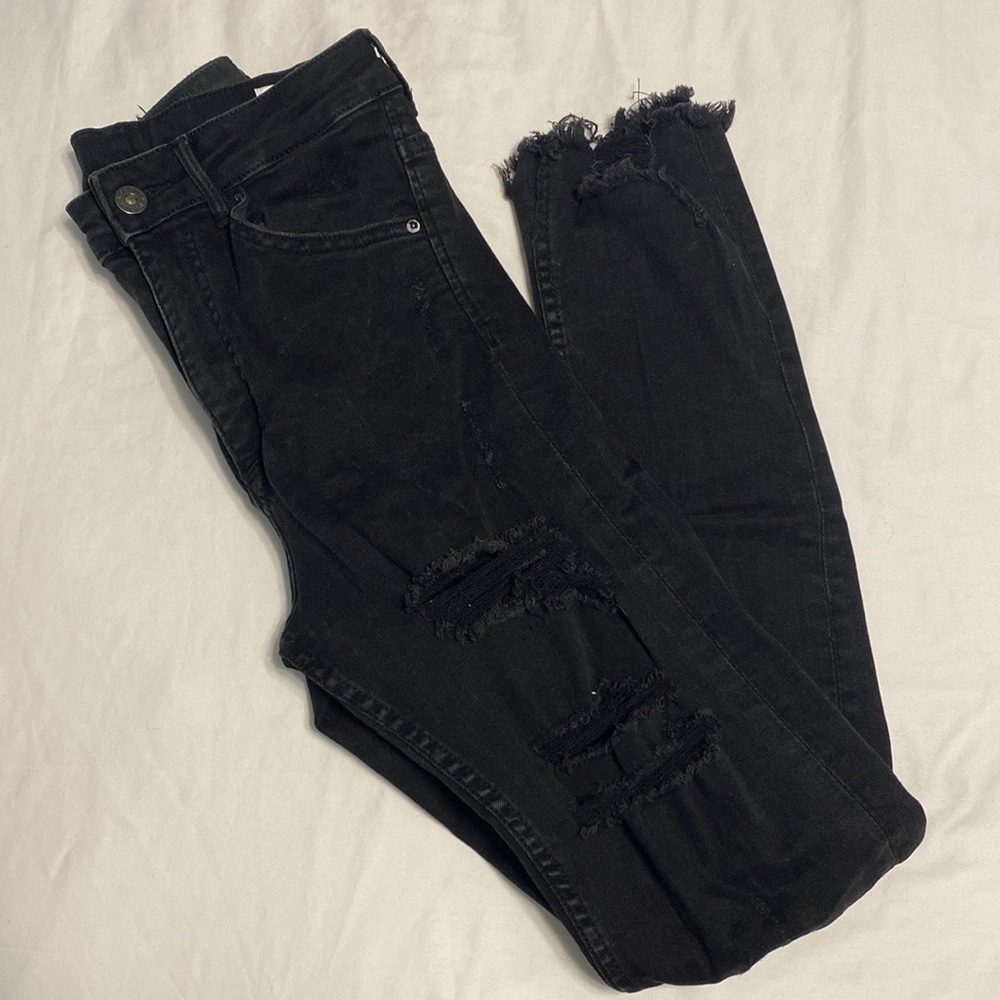 Women’s H&M black ripped jeans. Skinny ankle. Stretch. Size 0.